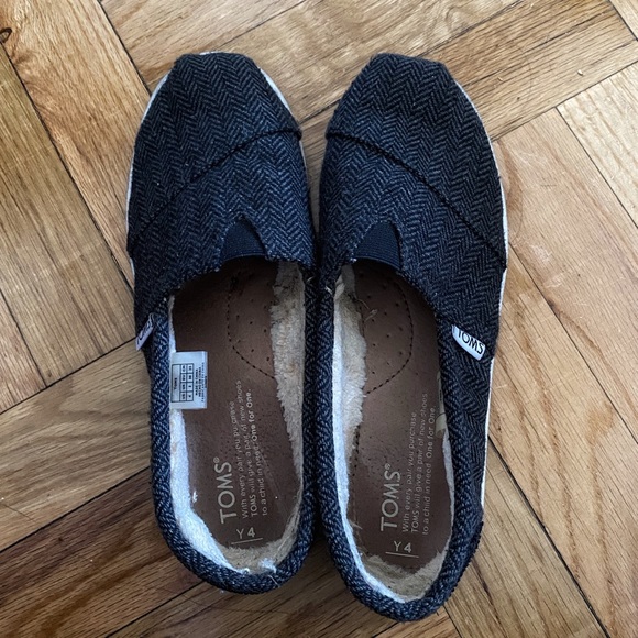 Toms SherpaLined Slip on size 4Y/6 Womens preloved - Picture 1 of 6